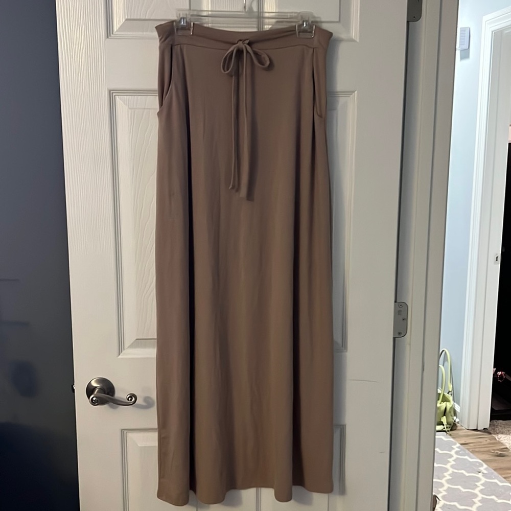 Zenana taupe maxi skirt size large